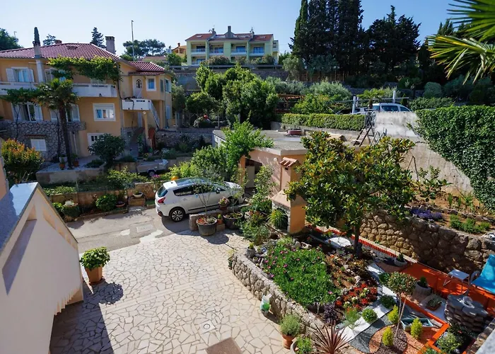 Beachfront Cozy Krk With Balcony - One Bedroom With Balcony 아파트 *
