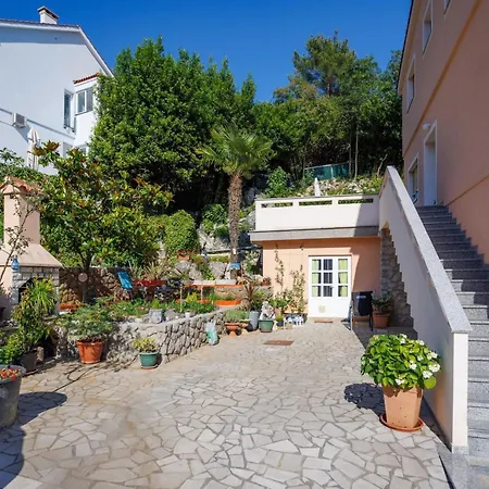 Beachfront Cozy Krk With Balcony - One Bedroom With Balcony Apartamento *